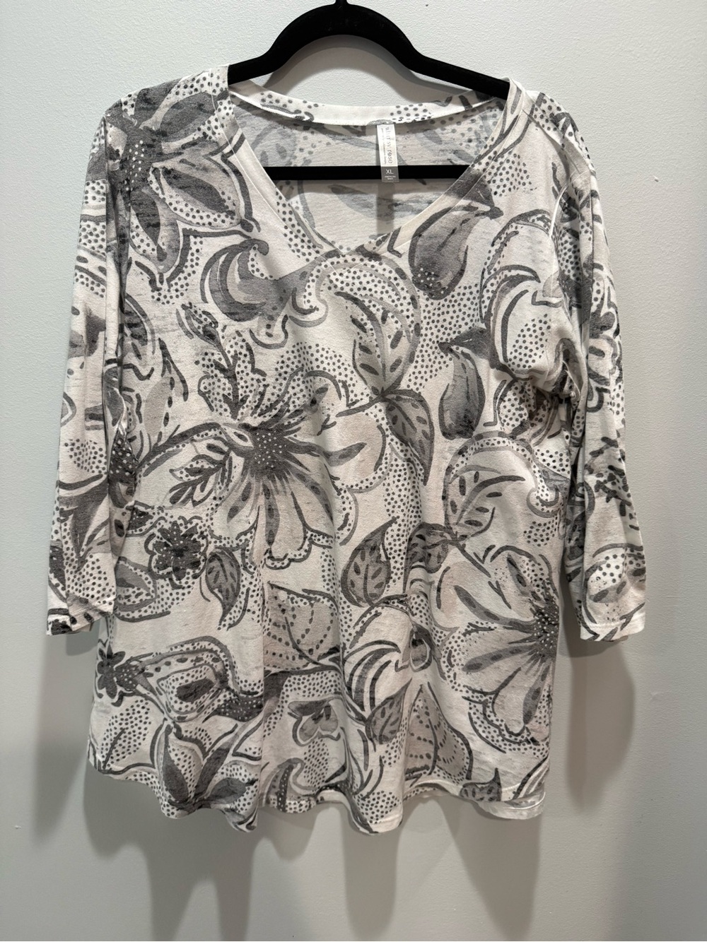 Whimsy Rose Black White Floral Top XL Classic Neutral Casual Everyday